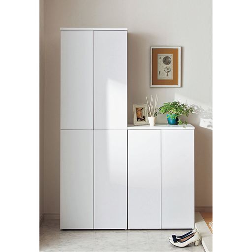 ホワイト 左からC、A ※このサイズは完売しました。<br>奥行スリムで脱ぎ履きスペースも確保。