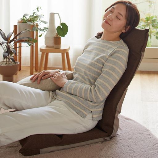 背中に優しくフィットする形状で、座り心地にこだわりました。<br>※このカラーは完売しました。