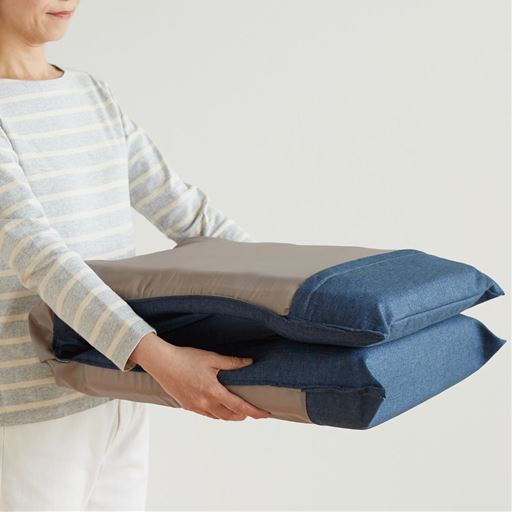 ペタッと折り畳めるから持ち運びやすい。<br>※このカラーは完売しました。