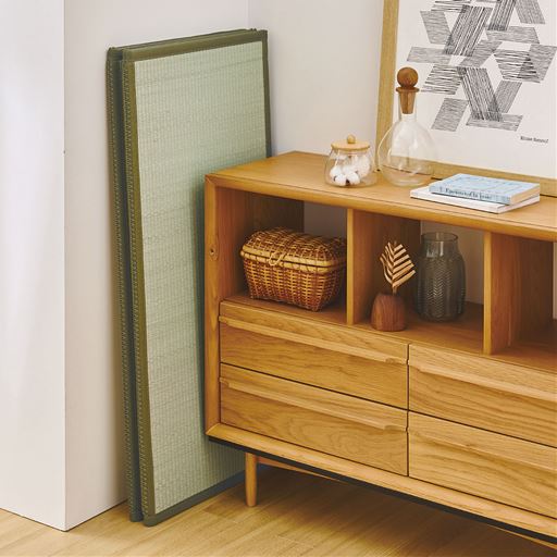 畳は四つ折りに畳んで収納できます。