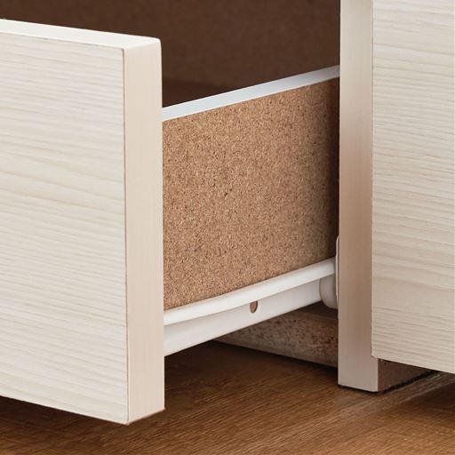 スライドレールで出し入れスムーズ ※両端の引き出しはキャスター式