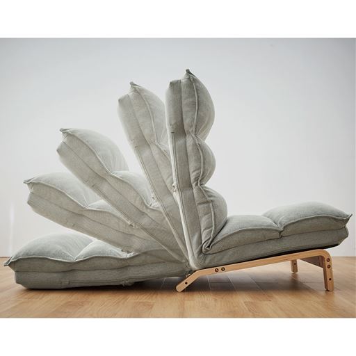 頭部・背部は角度調節可能。背部はフラットに戻さず角度調整可能。