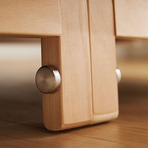 ネジで固定して連結可能。