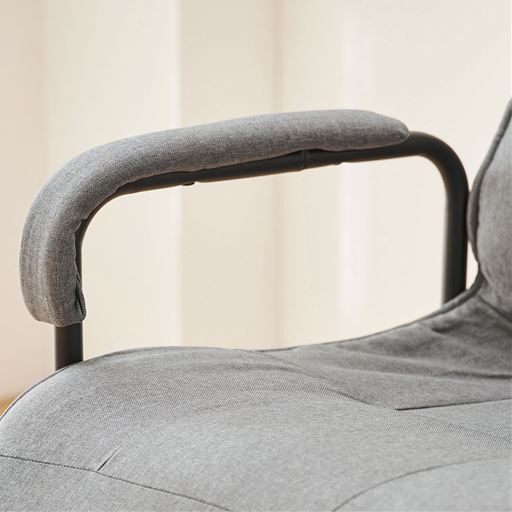 ソフトな肘掛け付き