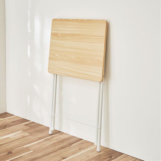 ナチュラル<br>折りたためば厚みはわずか約4.5cmに。