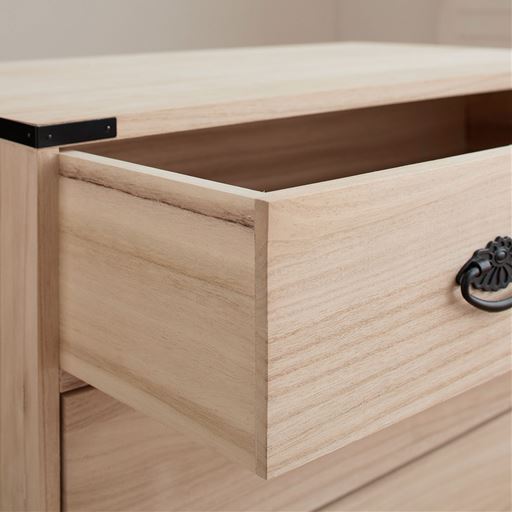 木目が美しい桐仕様。