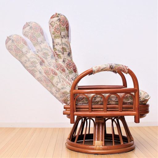 3段階のリクライニング機能付き。お好みの姿勢でくつろげます。