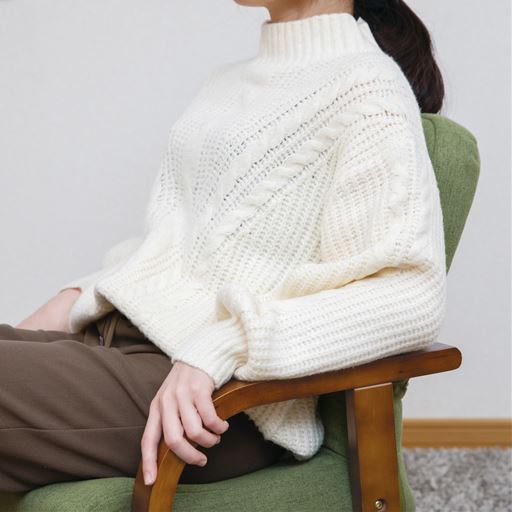 肘掛け付きで立ち上がりラクラク