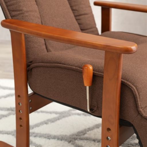 座りながら調整できるレバー付き