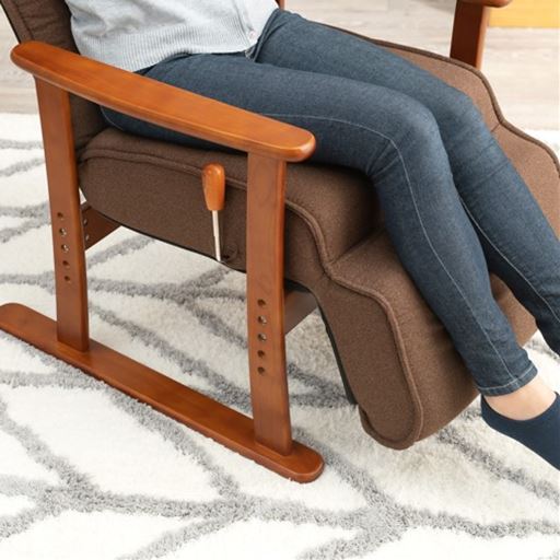 フットレスト付きで足元リラックス