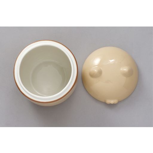 B (猫の骨壺)<br>骨壺のフタを開けた状態