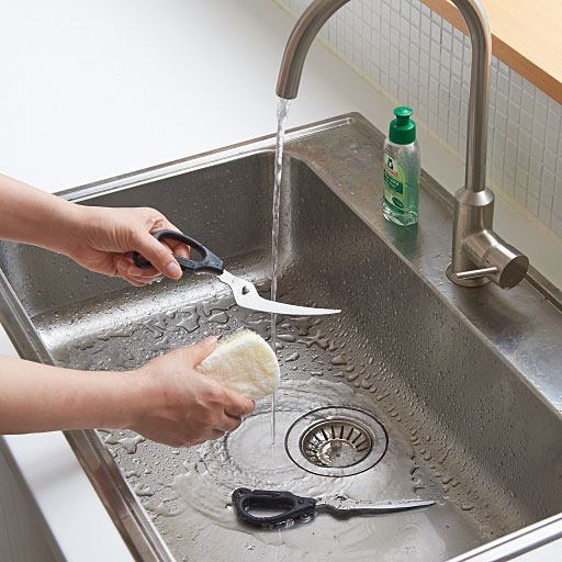 ブラック<br>分解して洗えるので、清潔です。