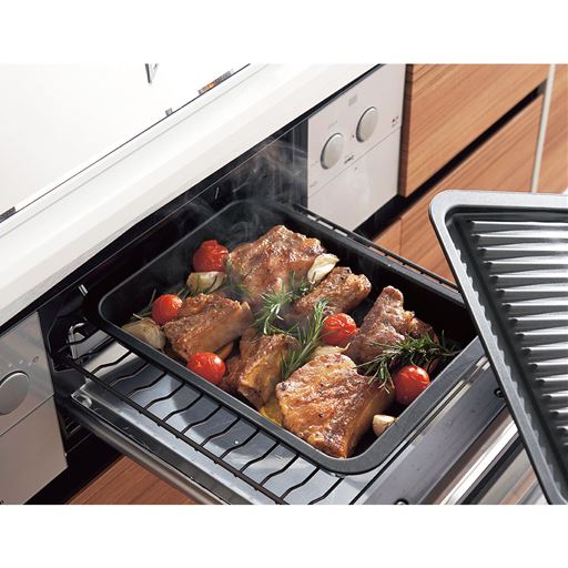 ブラック ワイド フタ付きだから油汚れを防止して、後片付けが楽。