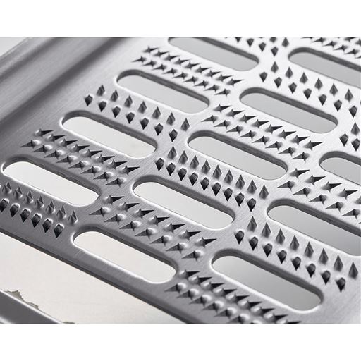 本目立て斜鋭刃に加え、4方向から構成されるクワトロ刃により滑りを軽減、安定したおろし具合を実現しました。