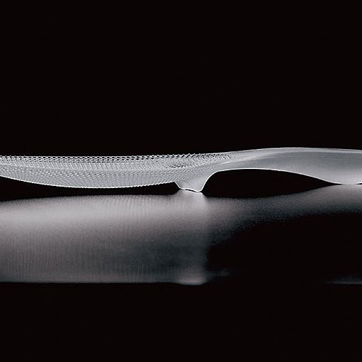 平置きした時に先端のへら部分が浮く突起付きで清潔