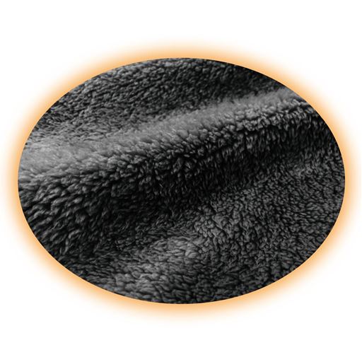 裏地は吸湿発熱ボア使用でふんわりあたたか。