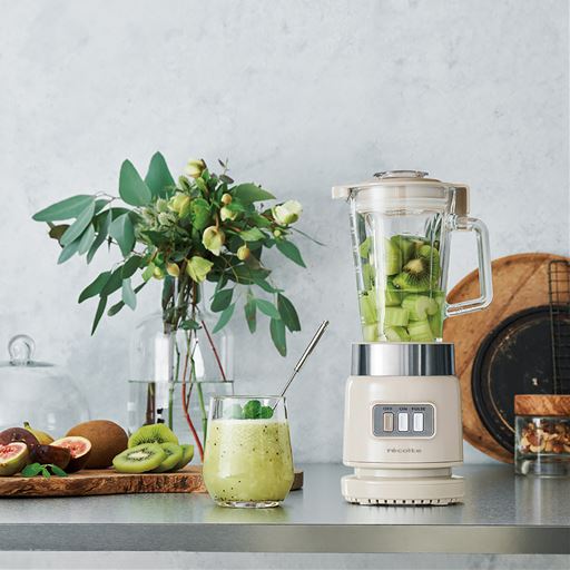 みずみずしい野菜とフルーツで作るフレッシュなスムージー。<br>※クリームホワイトは販売を終了しました。