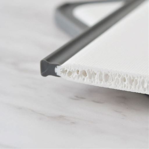 軽さの秘密は特殊な「気泡構造」。