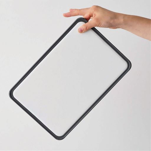 取り回しの良いサイズ感でわずか約250g