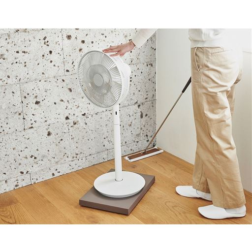 持ち上げるのが大変な家電を載せておけば、移動やお掃除も楽に。