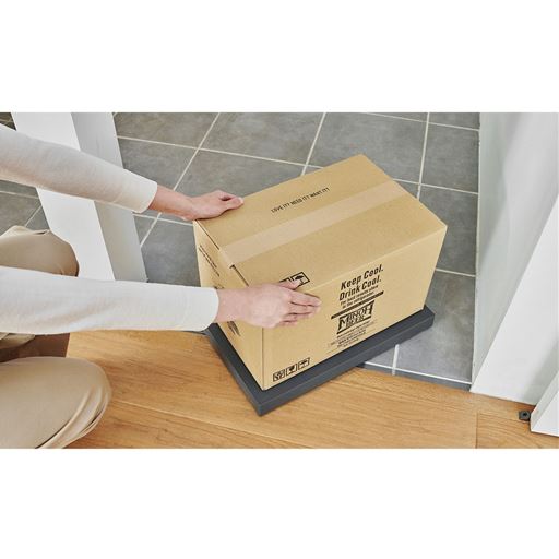 キャスターで重い荷物の移動もラクラク