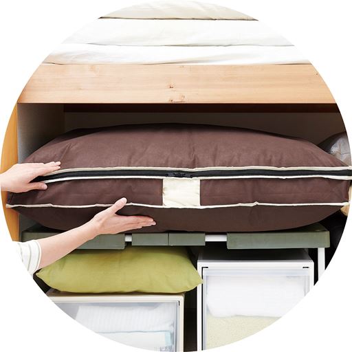 スリムに収納できるから、押入れのすき間にぴったり収まります。