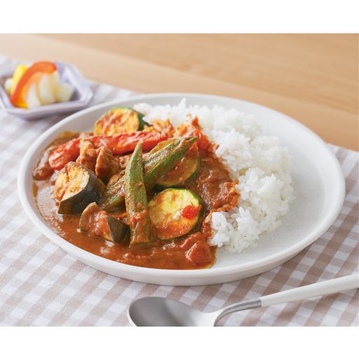 栄養たっぷりの夏野菜カレーも簡単! グルラボが2台あればごはんもレンチンできます。
