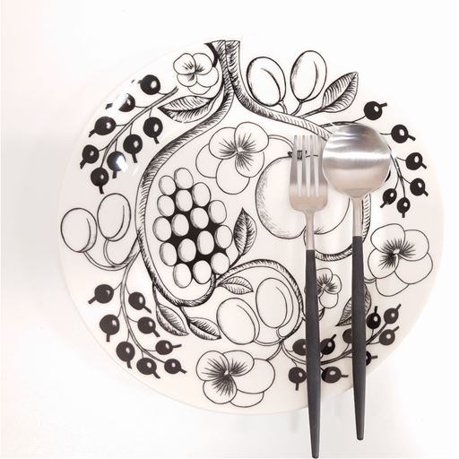 シンプルかつスタイリッシュなフォルムは世界中で愛されています。<br>※お皿は付属しません