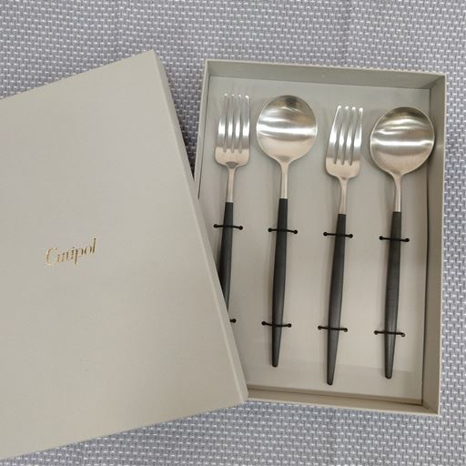 化粧箱に入れてお届けします。<br>ギフトにも。