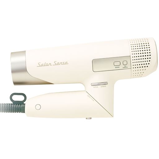 折りたためるので、コンパクトになり、持ち運びにも便利。