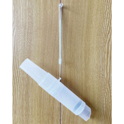 収納に便利なストラップ付き。