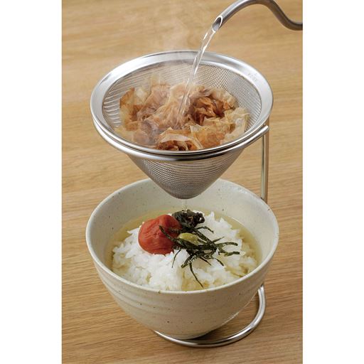 カツオ節でだし漉し茶漬けも楽しめます。