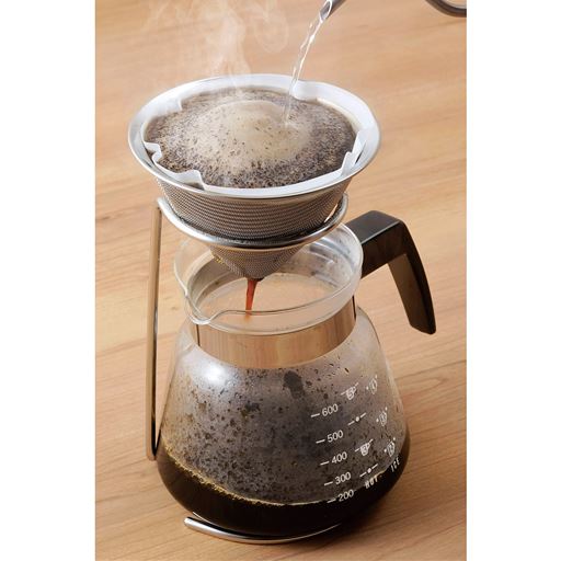 ペーパーフィルターを使ってコーヒーを淹れることもできます。