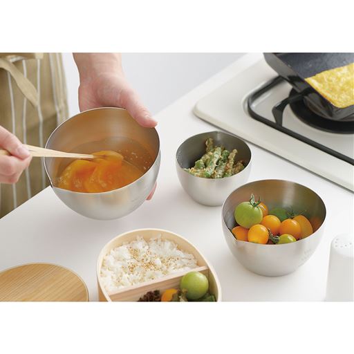 料理の下ごしらえに使える片手サイズのボウル。