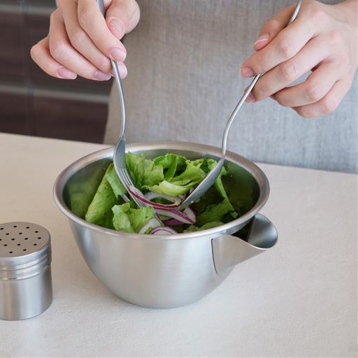 15cm使用例 1～2人前のサラダを和えたりするのにも便利です