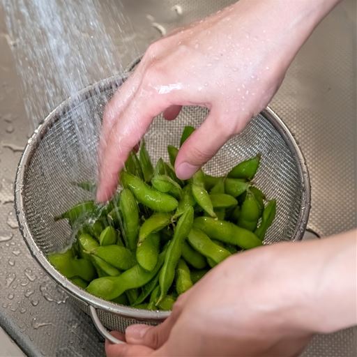 15cm使用例 枝豆を水にさらしたり、ザルだけでも様々なシーンに役立ちます。