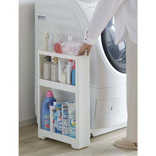 洗濯機に キャスター付きなので掃除する時も移動がラクラク。トイレットペーパーや芳香剤・スプレーやタオルなどに。