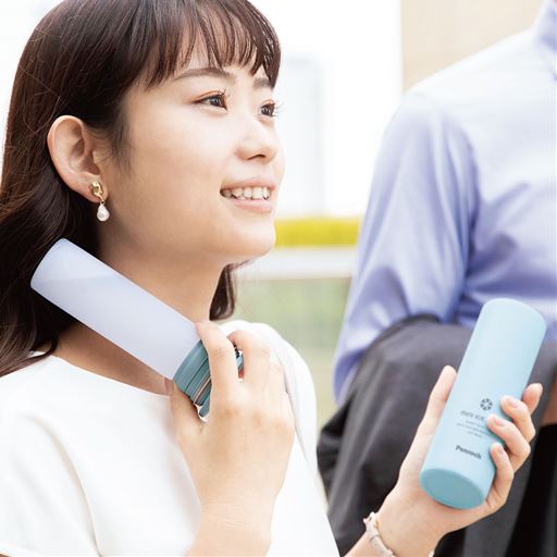持ち運びしやすいスリムタイプ。冷たさキープホルダーで氷が長持ち!