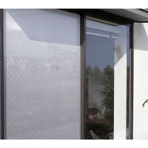 レース模様がカワイイ遮光・断熱シート