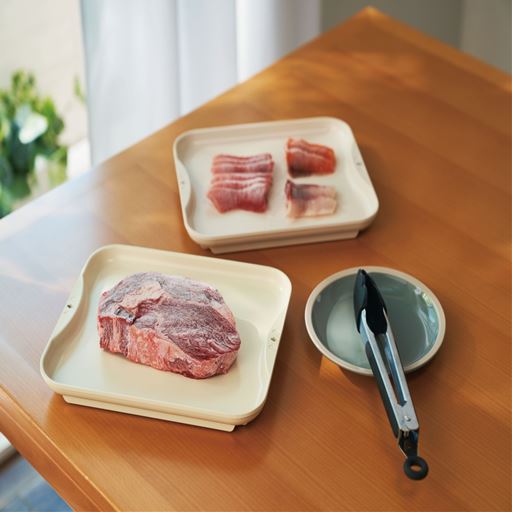 食材を乗せるだけでいつもより早く解凍!<br>※商品は1枚です