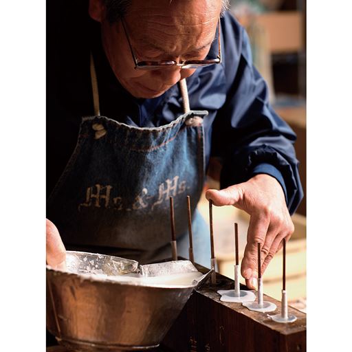 手造り和ろうそく 職人が一つ一つ丁寧に仕上げています。