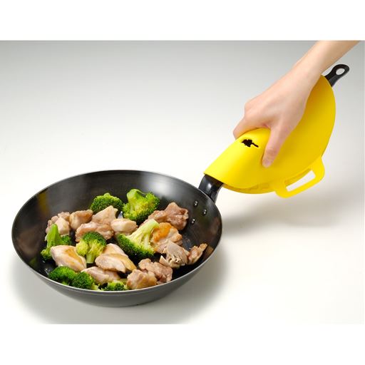 <鍋つかみ>持ち手が熱くなるフライパンの移動に便利