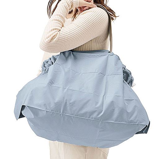 スモークブルー 内側はアルミシートで保冷機能も