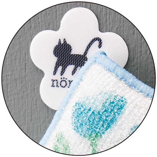 壁に貼るだけでくっつく便利なキャッチフック付き。