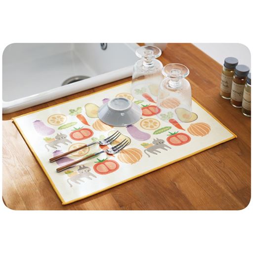 C (ベジタブル)<br>洗い物の水分をサッと吸収! かわいいデザインの水切りマットです。