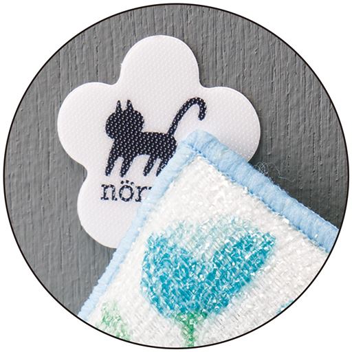 壁に貼るだけでくっつく便利なキャッチフック付き。