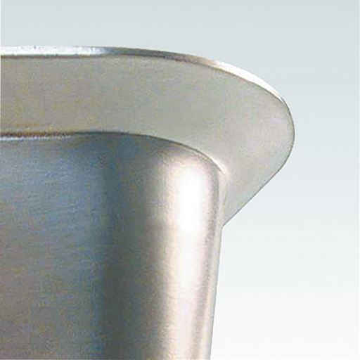 持ちやすいよう角度のついた縁