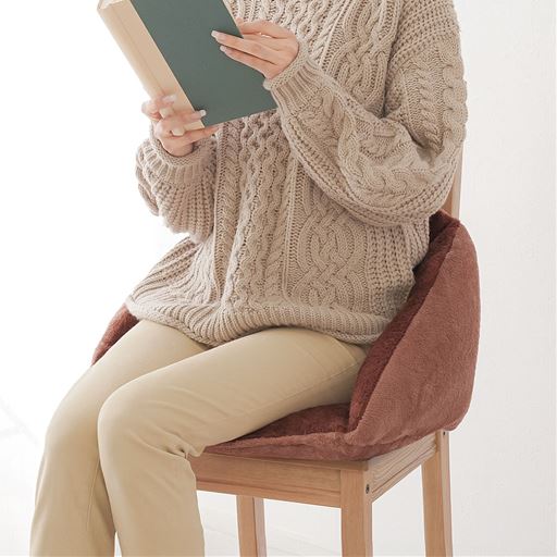 ふわふわ生地でお尻と腰を包んであたたか。