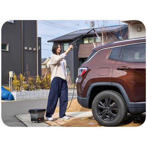 驚きの軽さ!軽いので女性でもシニアの方でも片手でラクラク、簡単に操作できます。