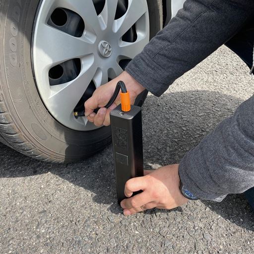 充電式でどこでも使える電動エアコンプレッサー